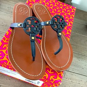 Excellent condition Tory Burch Sandals!
